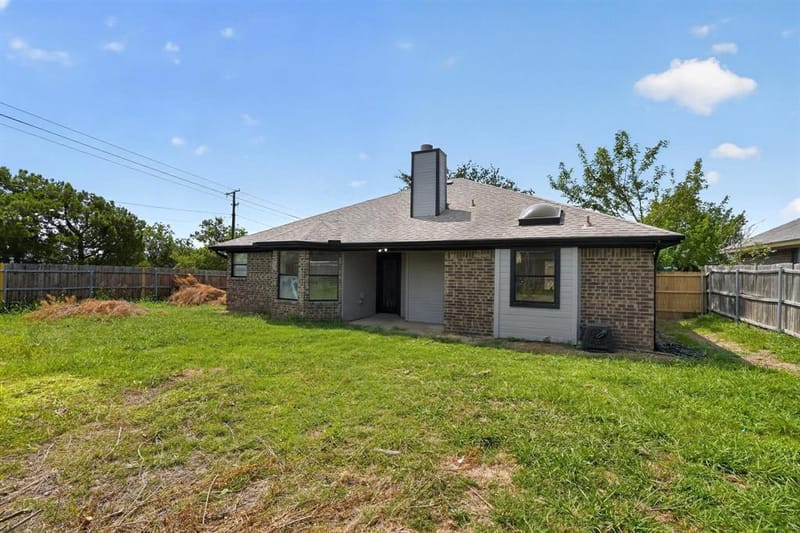 6057 Hillglen Drive, Watauga TX 76148 - Photo 3