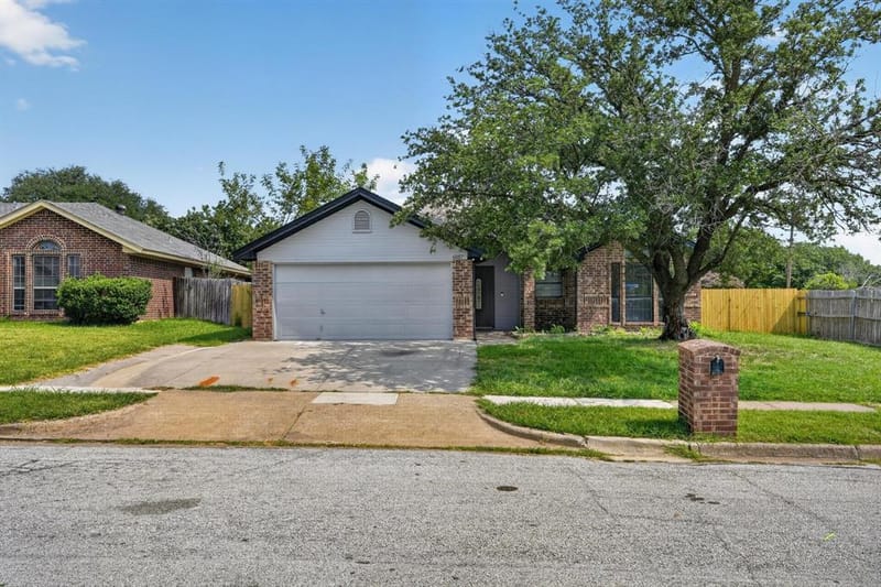 6057 Hillglen Drive, Watauga TX 76148