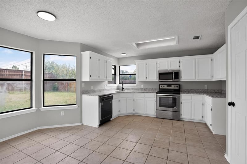 6057 Hillglen Drive, Watauga TX 76148 - Photo 15
