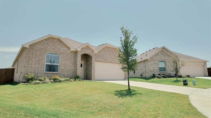 319 Sedalia Trail, Justin TX 76247 - Photo 37