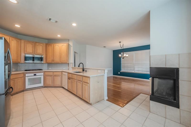 10503 Waters Drive, Irving TX 75063 - Photo 12