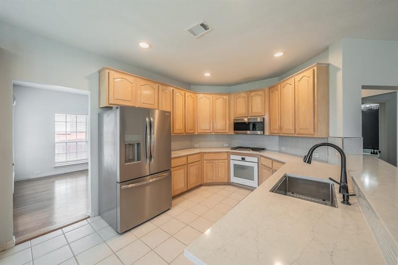 10503 Waters Drive, Irving TX 75063 - Photo 11