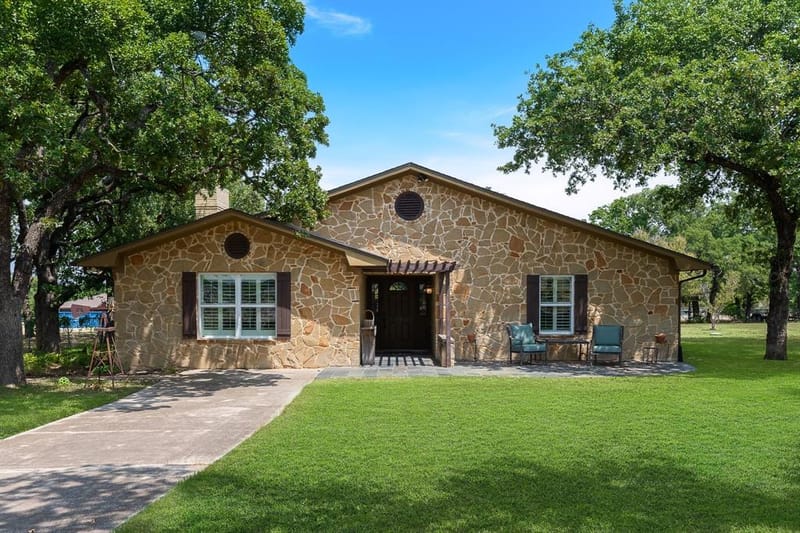 703 Robin Lane, Argyle TX 76226 - Photo 2