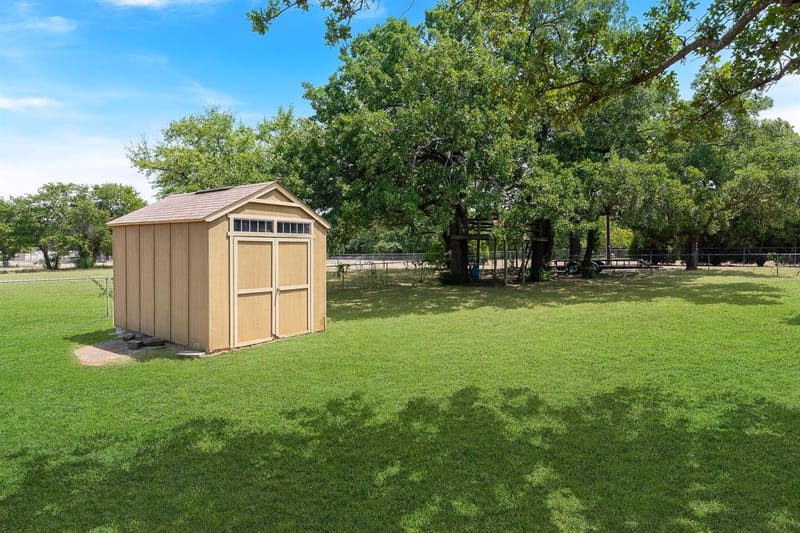 703 Robin Lane, Argyle TX 76226 - Photo 20