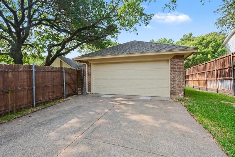 4425 Avonshire Lane, Plano TX 75093 - Photo 32