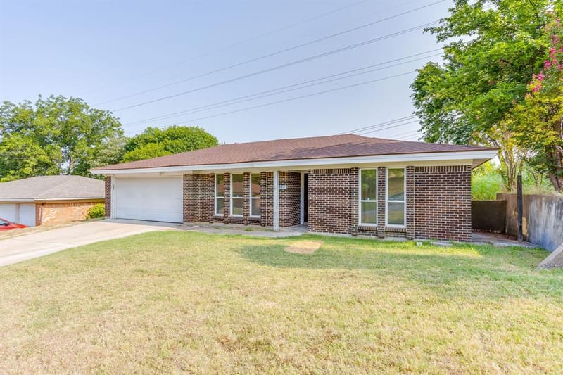 332 W Hallmark Drive, Fort Worth TX 76134 - Photo 3