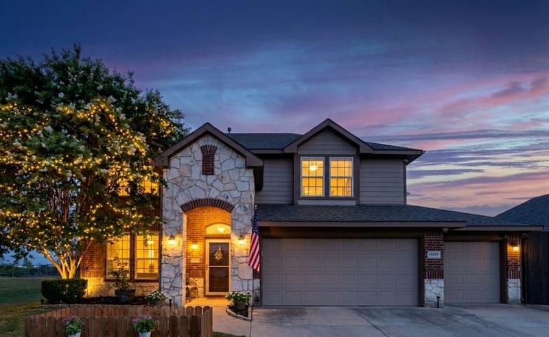 15647 Gatehouse Drive, Fort Worth TX 76262 - Photo 2