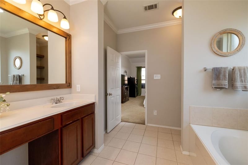 15647 Gatehouse Drive, Fort Worth TX 76262 - Photo 28