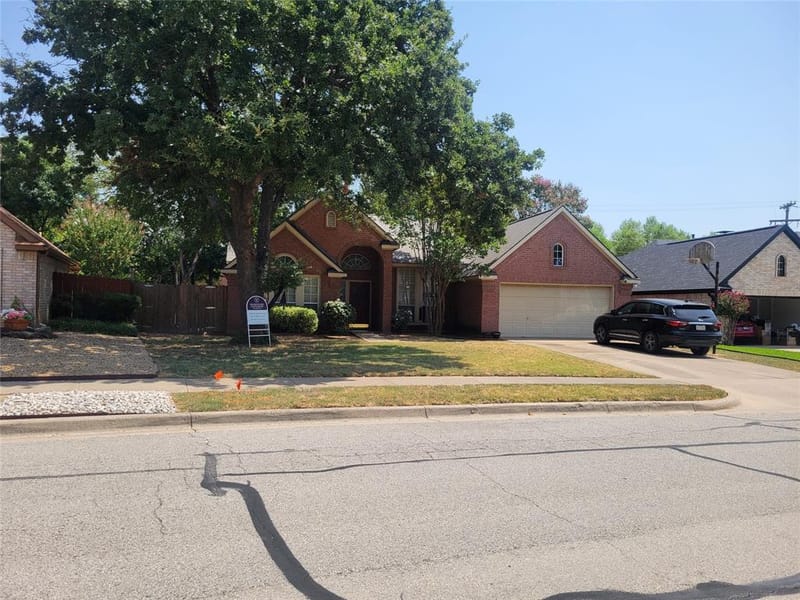 1817 Parkwood Drive, Grapevine TX 76051