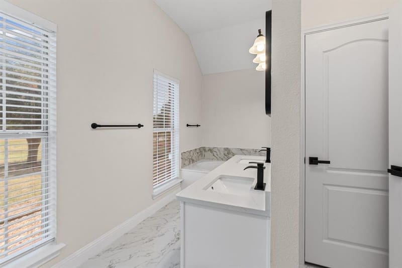 627 County Road 4445, Trenton TX 75490 - Photo 18