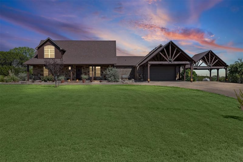 2407 Wills Way Drive, Granbury TX 76049