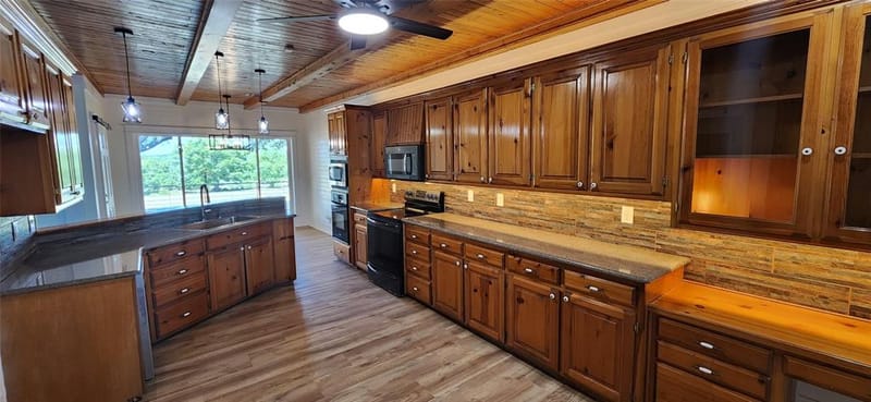 648 County Road 1591, Sunset TX 76270 - Photo 10