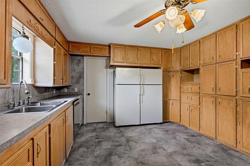 3721 Rock Creek Road, Whitesboro TX 76273 - Photo 12
