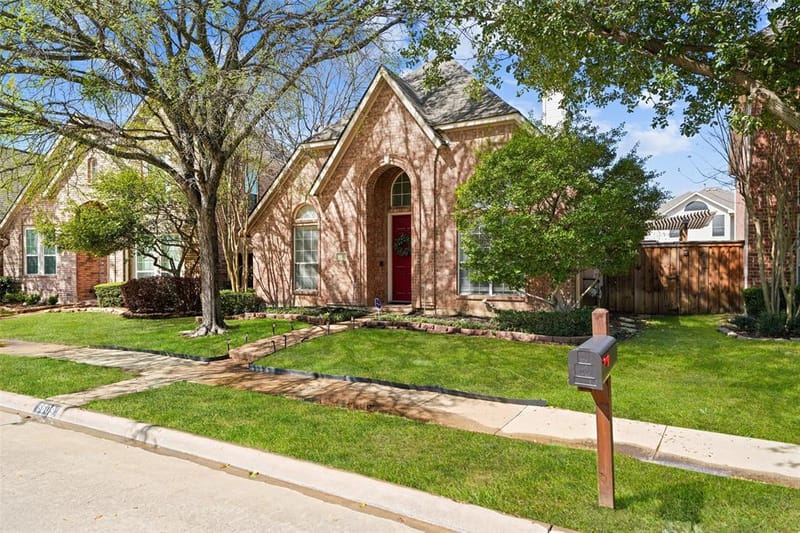 8609 Old Oak Drive, Irving TX 75063