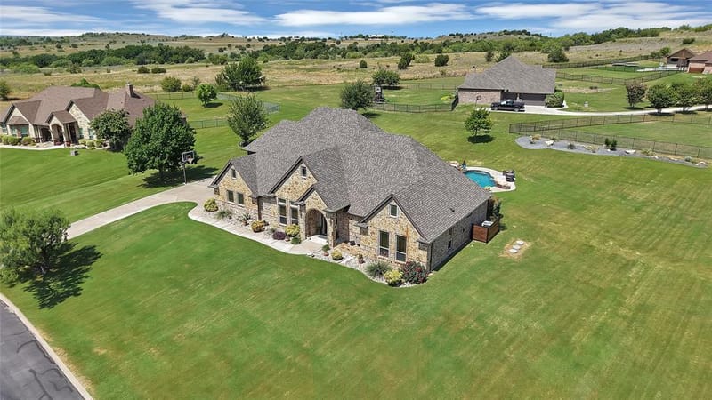 220 Pinnacle Peak Lane, Weatherford TX 76087 - Photo 3