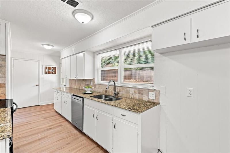 403 E Huitt Lane, Euless TX 76040 - Photo 10