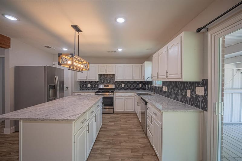 611 S Dallas Street, Palmer TX 75152