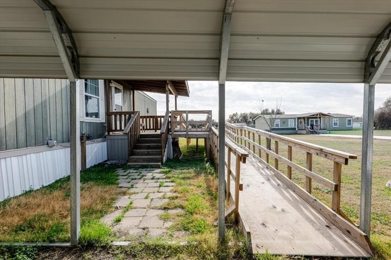 126 Starry Sky Court, Springtown TX 76082 - Photo 2