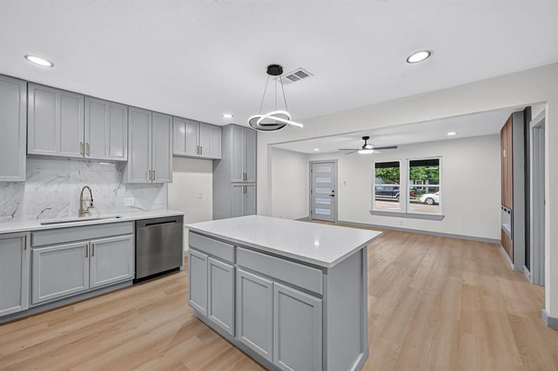 1721 IDA Street, Arlington TX 76010 - Photo 8