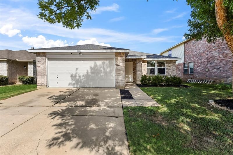 9121 Riding Stable Lane, Fort Worth TX 76123 - Photo 2