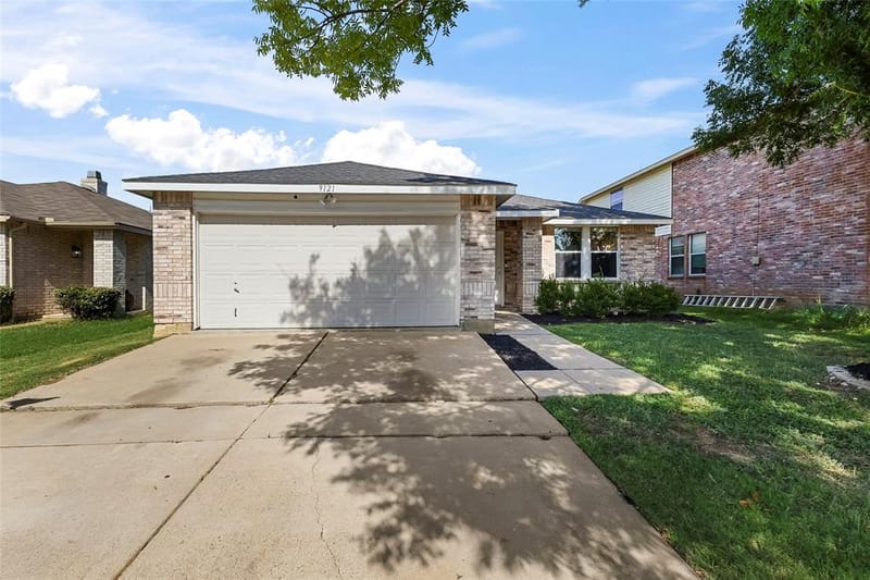 9121 Riding Stable Lane, Fort Worth TX 76123