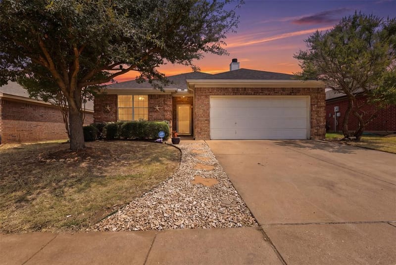 213 Sardius Boulevard, Granbury TX 76049