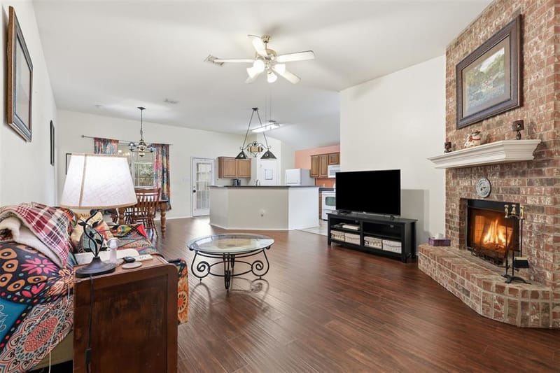 213 Sardius Boulevard, Granbury TX 76049 - Photo 9
