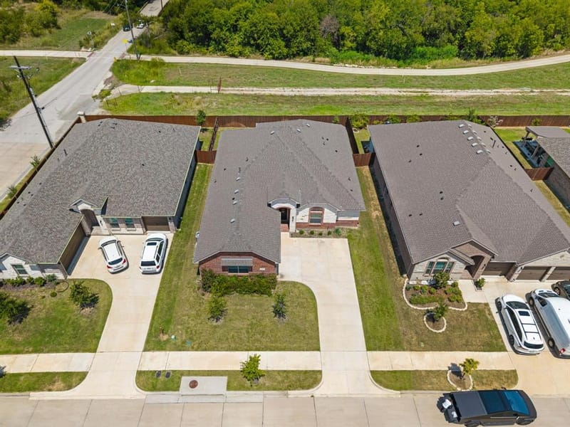 1303 Deer Hollow Drive, Arlington TX 76002 - Photo 6