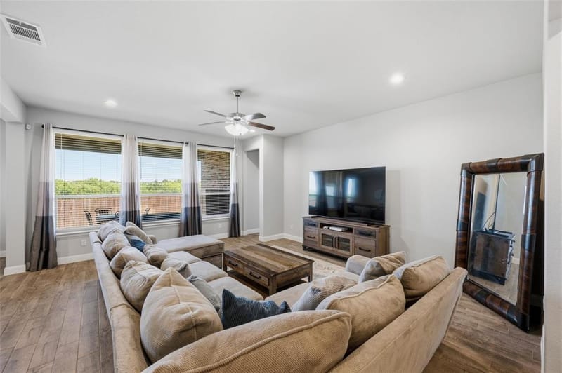 1303 Deer Hollow Drive, Arlington TX 76002 - Photo 12