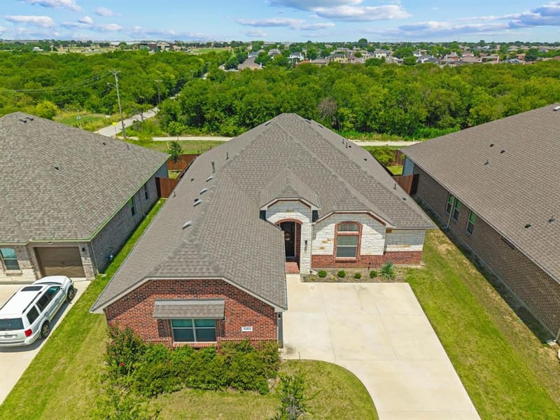 1303 Deer Hollow Drive, Arlington TX 76002 - Photo 5