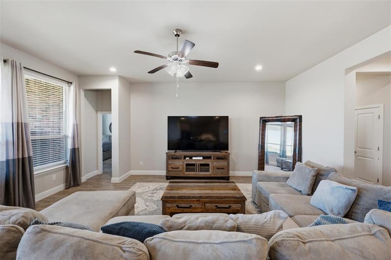 1303 Deer Hollow Drive, Arlington TX 76002 - Photo 10
