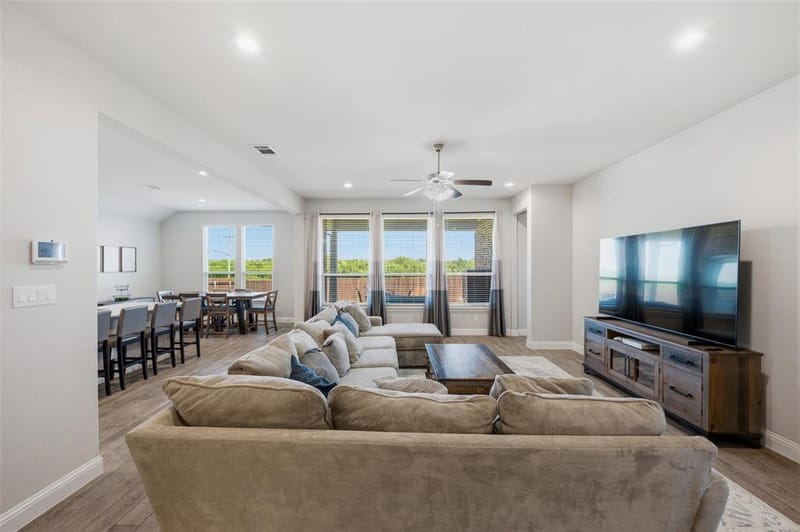 1303 Deer Hollow Drive, Arlington TX 76002 - Photo 11