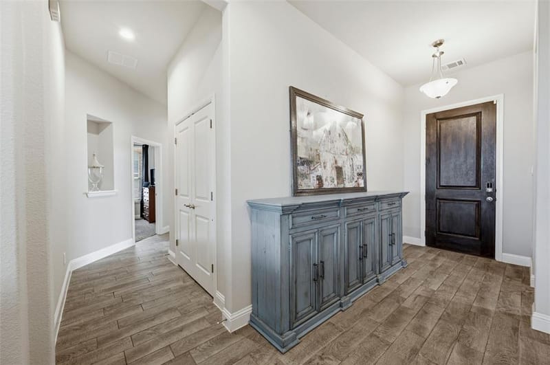 1303 Deer Hollow Drive, Arlington TX 76002 - Photo 8