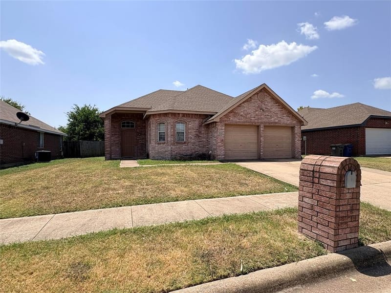 304 W Glen Meadow Drive, Glenn Heights TX 75154