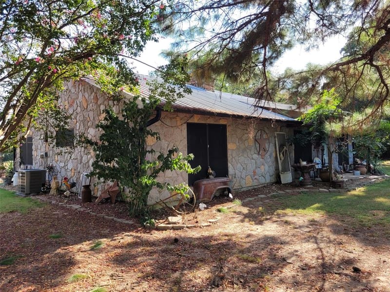 10510 U. S. Highway 82 E, Blossom TX 75416