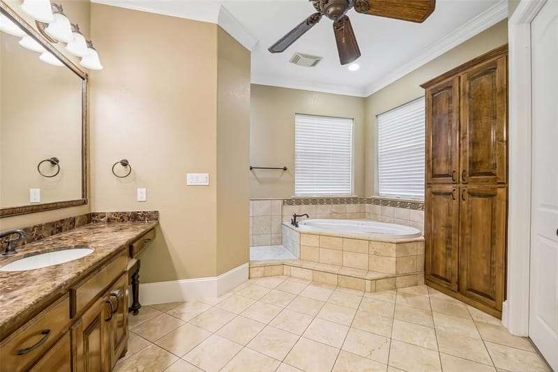 826 Cimmarron Bay Drive, Runaway Bay TX 76426 - Photo 17