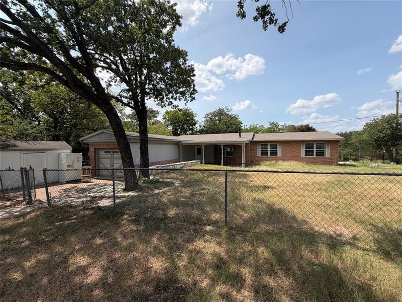 1832 Smokehouse Road, Granbury TX 76049