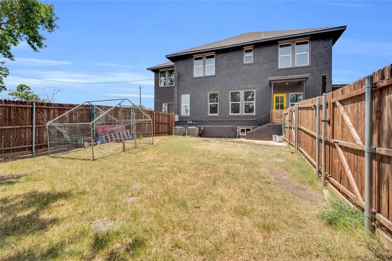 805 E Wise Street, Bowie TX 76230 - Photo 26