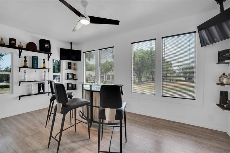 805 E Wise Street, Bowie TX 76230 - Photo 9
