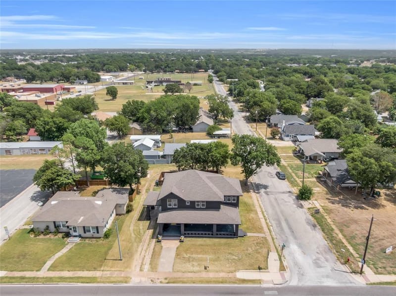 805 E Wise Street, Bowie TX 76230 - Photo 30
