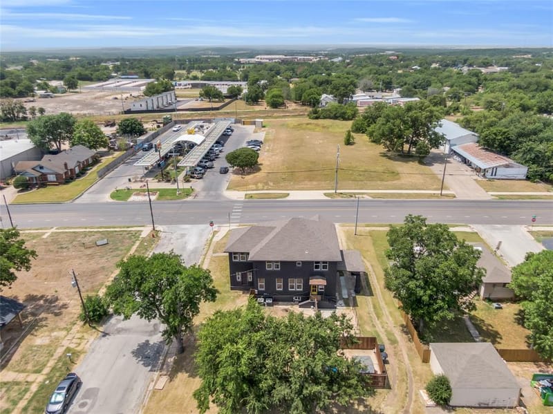 805 E Wise Street, Bowie TX 76230 - Photo 33