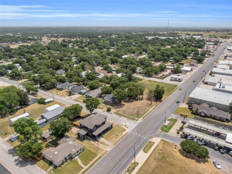 805 E Wise Street, Bowie TX 76230 - Photo 31