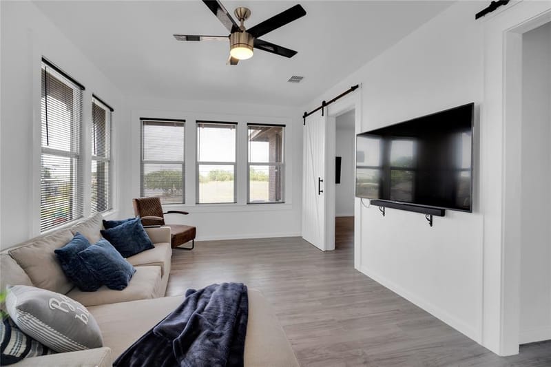 805 E Wise Street, Bowie TX 76230 - Photo 21