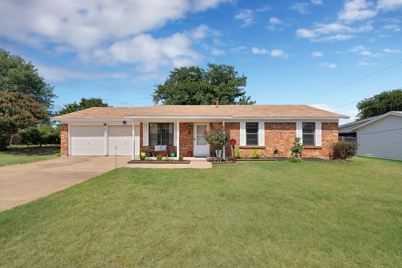 825 E Prairie View Road, Crowley TX 76036