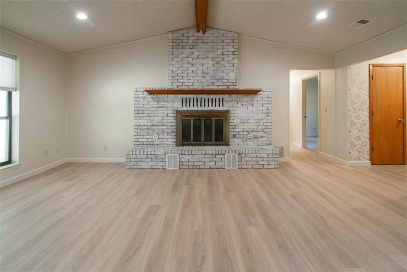 284 W San Antonio Street, Van Alstyne TX 75495 - Photo 2