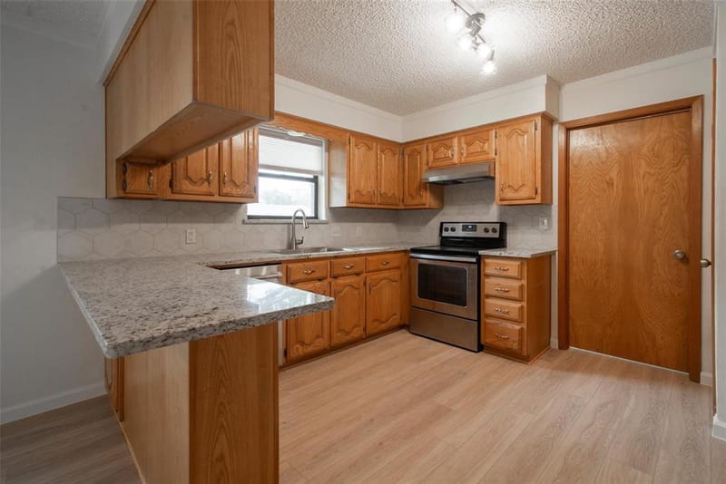 284 W San Antonio Street, Van Alstyne TX 75495 - Photo 7