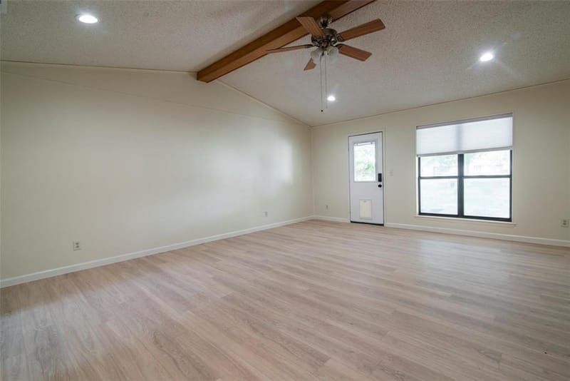 284 W San Antonio Street, Van Alstyne TX 75495 - Photo 5