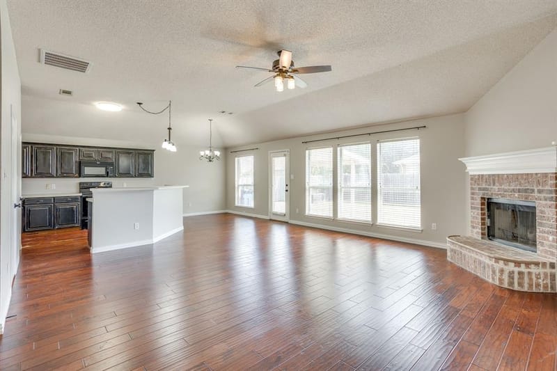 400 Bretts Way, Burleson TX 76028