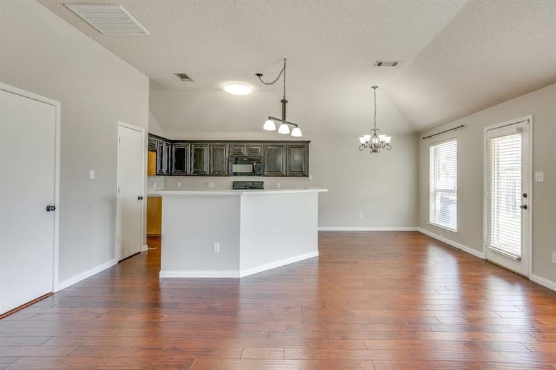 400 Bretts Way, Burleson TX 76028 - Photo 4