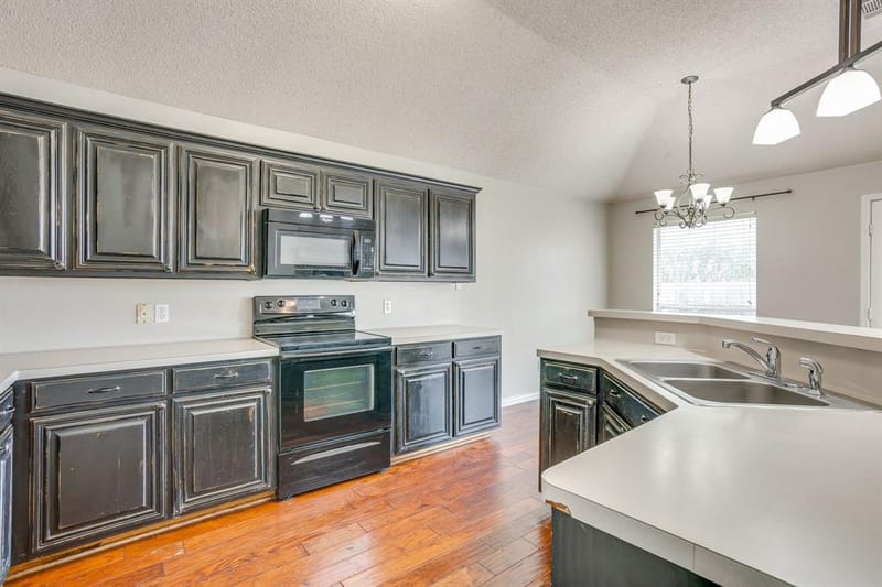 400 Bretts Way, Burleson TX 76028 - Photo 5